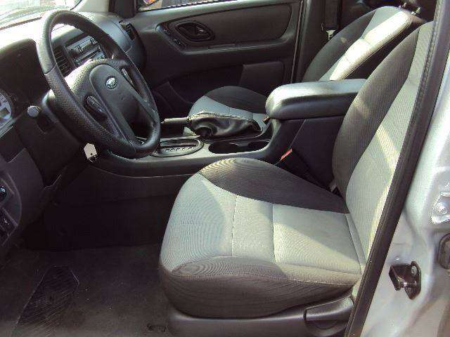2005 Ford Escape XLS 4dr SUV
